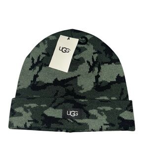 NWT UGG Green and Black Camo Knit Beanie Hat